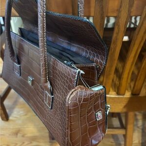 NWOT-Crocodile Pattern Women's Bag